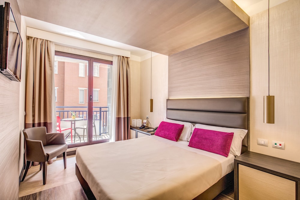 Comfort Double Room thumbnail 5