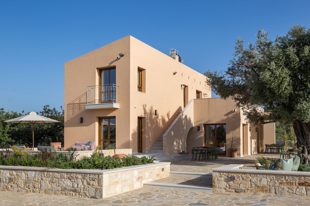 Asterope Villa thumbnail 6