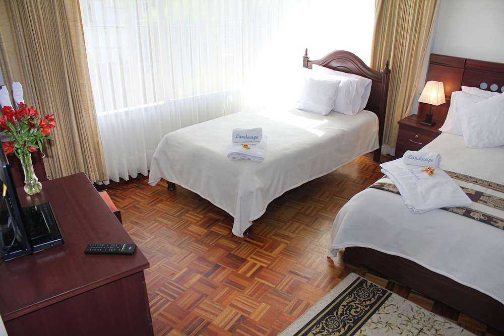 Economy Triple Room photo 2
