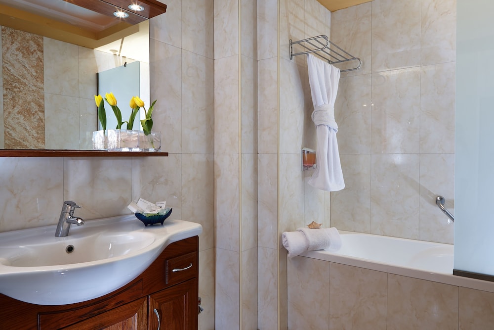 Standard Double or Twin Room (Promo) photo 2