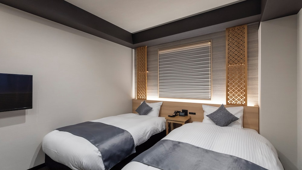 Superior Twin Room, Non Smoking - Photo 12