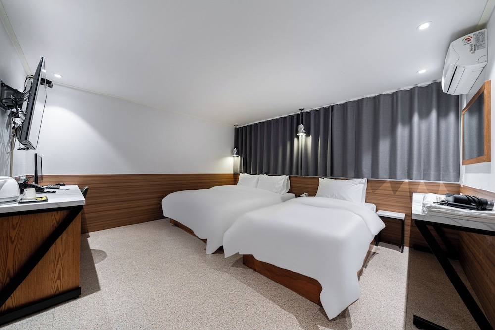Premium Twin Room