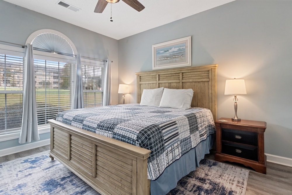Condo, 2 Bedrooms