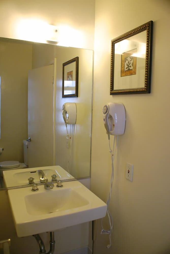 Economy Double Room - Photo 5