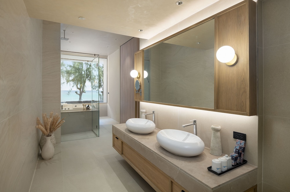 Grand Suite Seaview with Jacuzzi - Photo 6