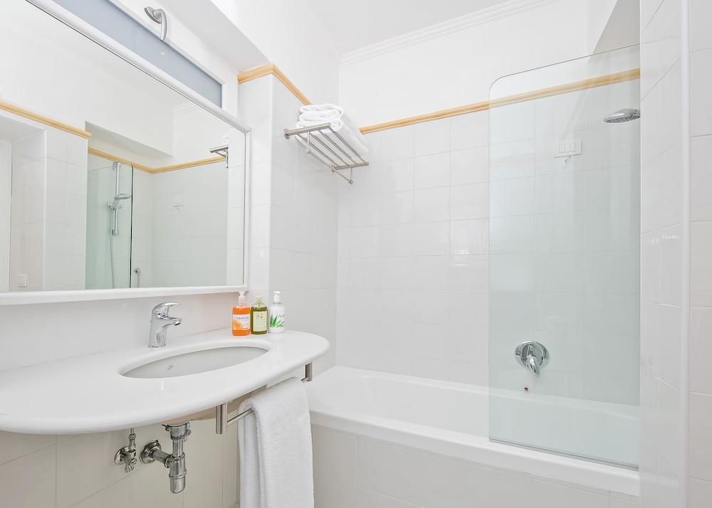 Basic Double or Twin Room - Photo 6