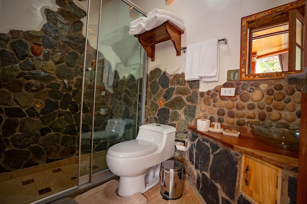 Standard Room, 1 Queen Bed, Garden View, Mountainside photo 2