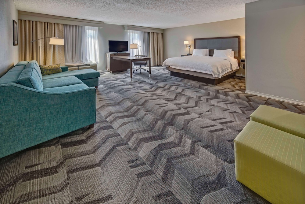 Suite, 1 King Bed, Non Smoking - Photo 3