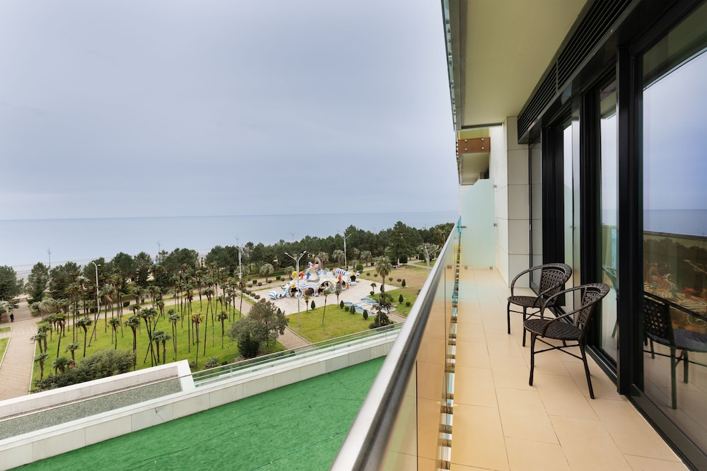 1 Bedroom Sea View & Balcony - Photo 7