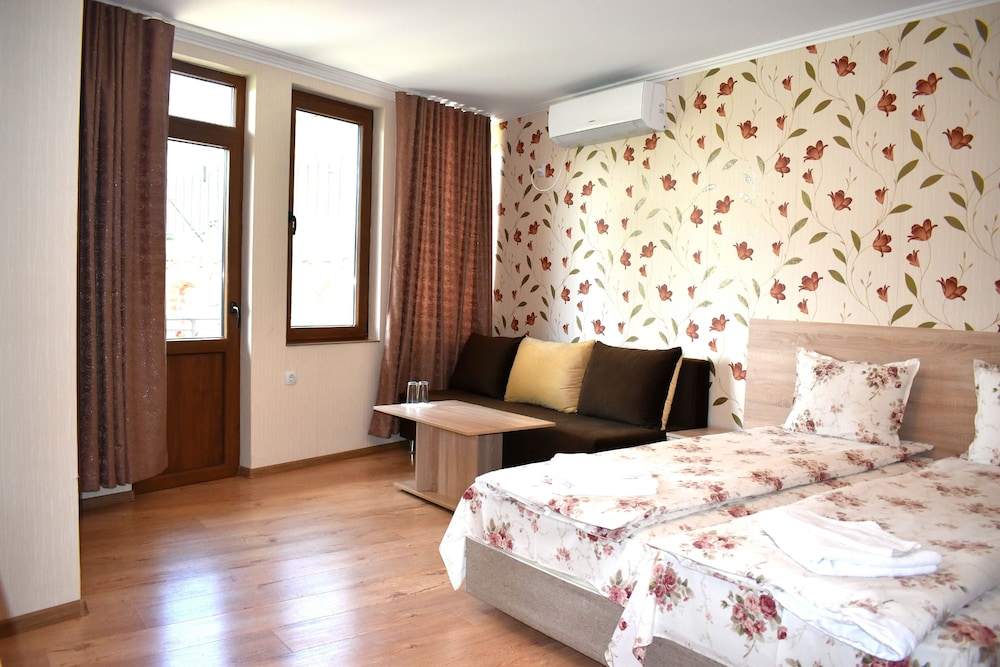 Classic Quadruple Room photo 1