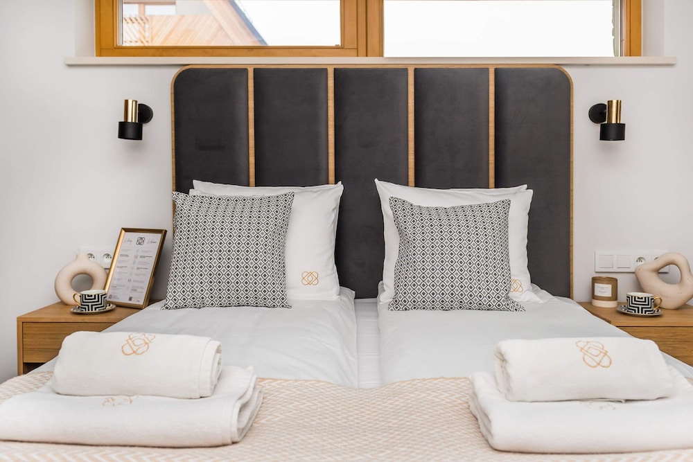 Deluxe Studio Suite