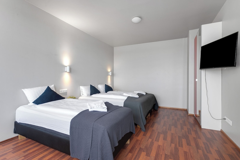 Studio, Multiple Beds - Three Adults - Photo 18