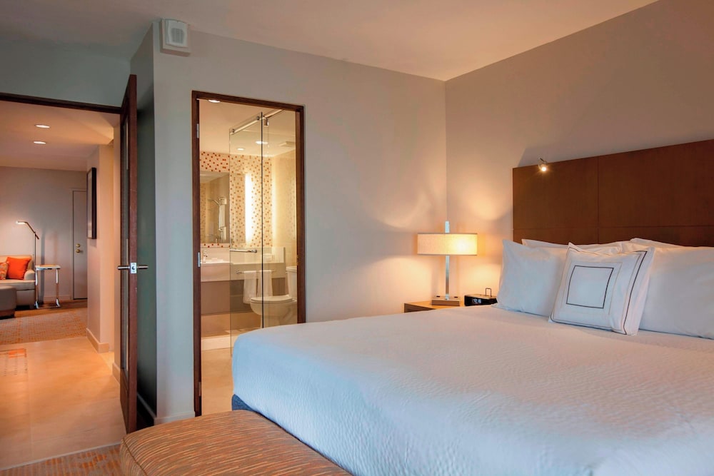 Suite, 1 Bedroom photo 2