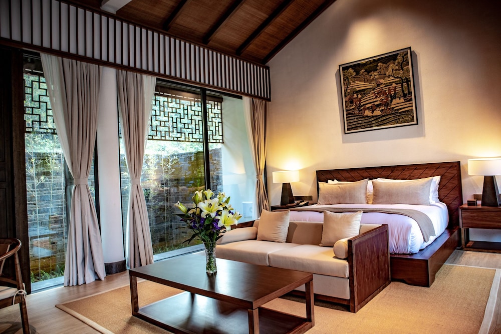 Private Villa King Size Bed photo 1
