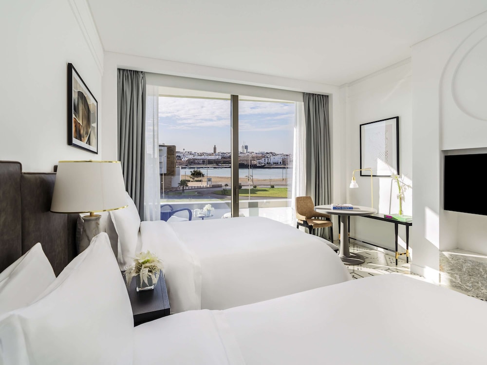 Deluxe Room, 2 Queen Beds, Balcony (Deluxe Gold) - Photo 7