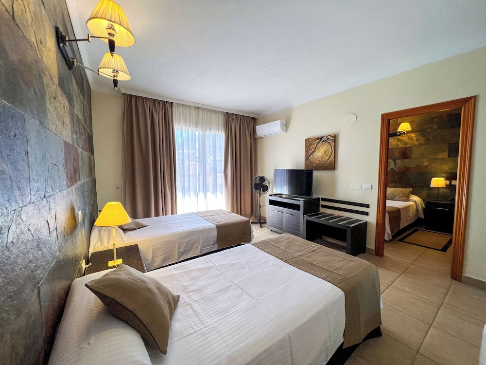 Family Suite, 1 Bedroom (2 Adults + 2 Children) - Photo 2