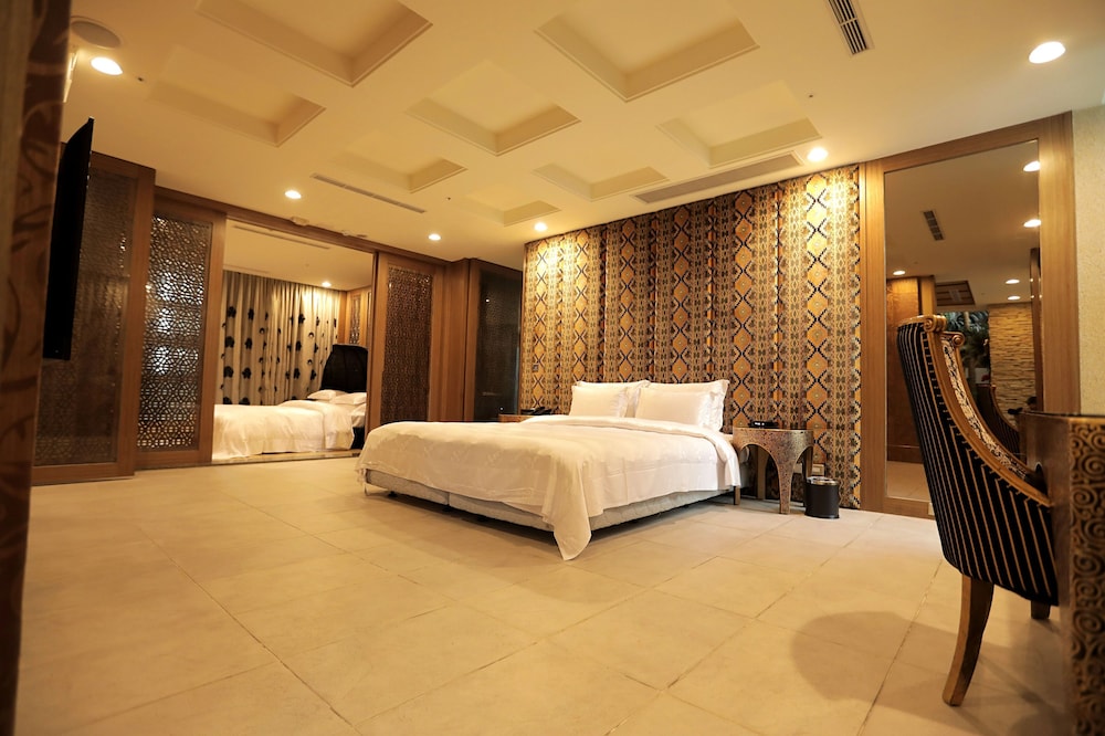 Presidential Quadruple Room, 2 Queen Beds