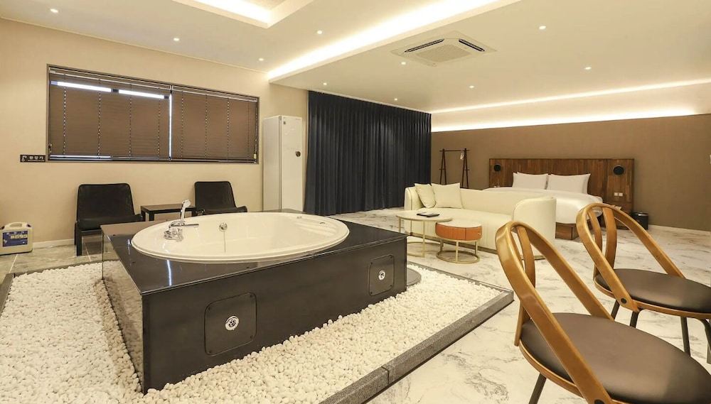 Suite King Avenue - Spa - Photo 10