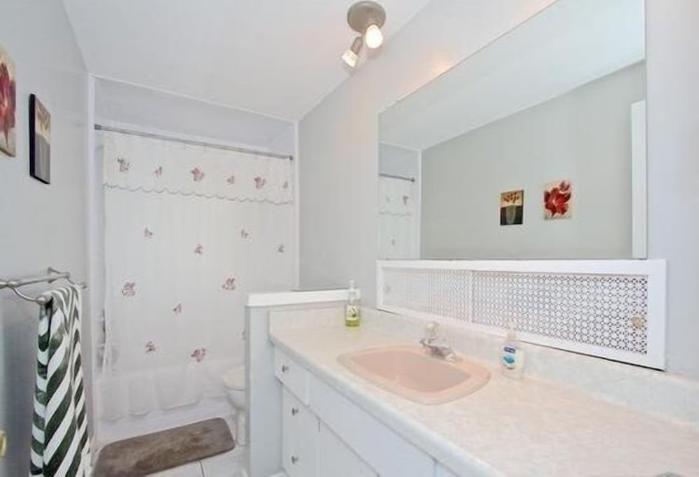 Two Double Room, Shared Bathroom photo 3