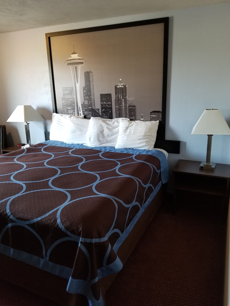 Standard Room, 1 Queen Bed, Accessible - Photo 3