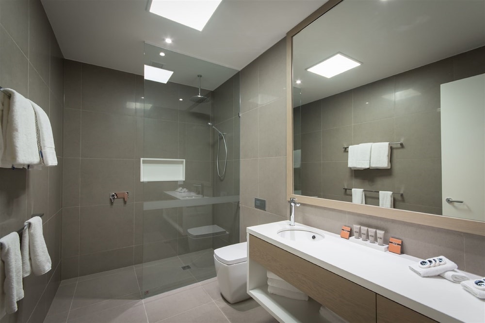 Studio King Suite - Photo 5