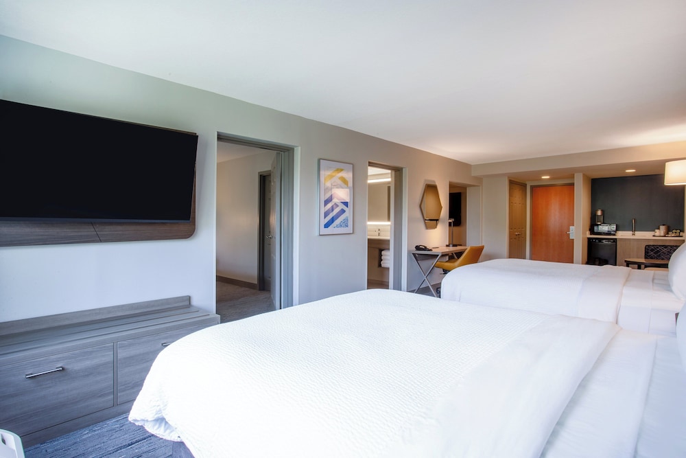 Suite, Multiple Beds - Photo 1