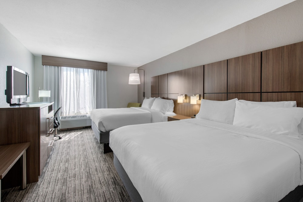 Standard Room, 2 Queen Beds, Accessible (Communications, Roll-In Shower) - Photo 2