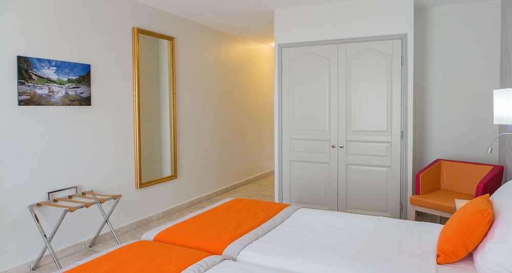 Classic Room, 1 Queen Bed, Balcony, Valley View (Twin bed on request) photo 2