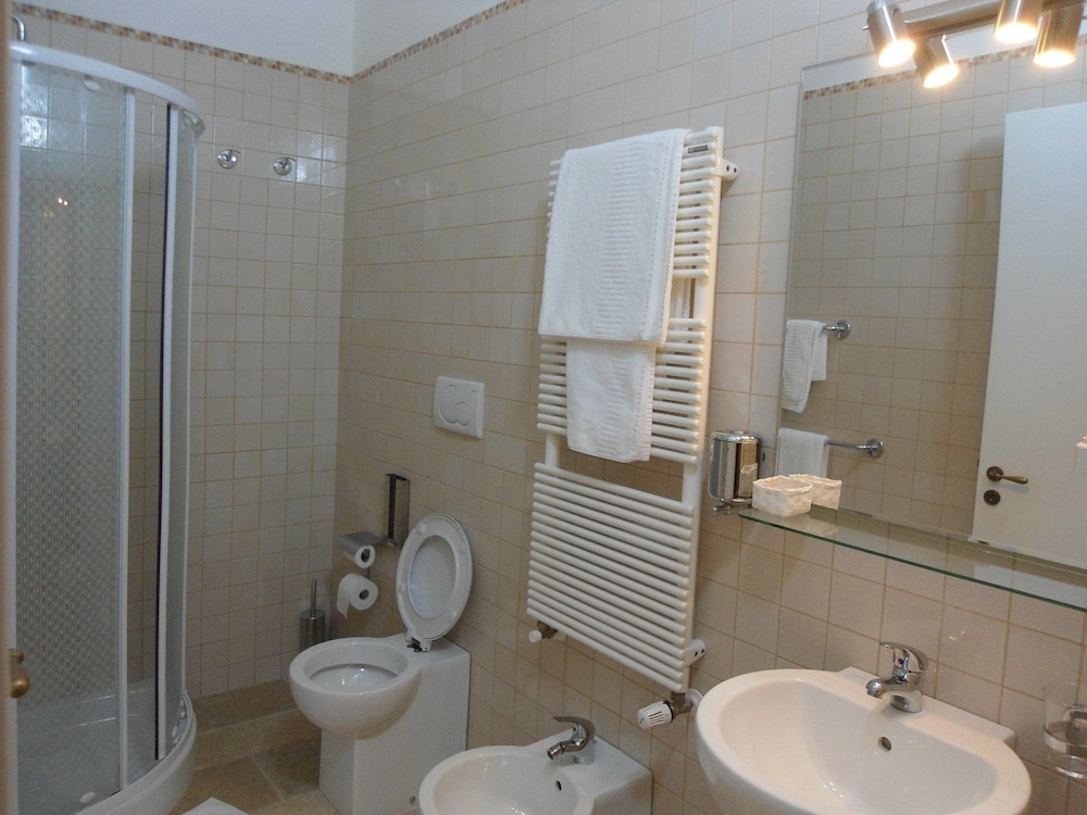 Suite (Regal) photo 3