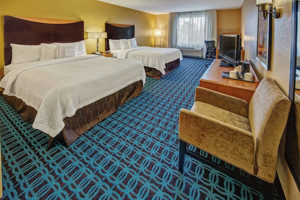 Room, 2 Queen Beds (Mobility/Hearing Accessible, Tub) - Photo 1
