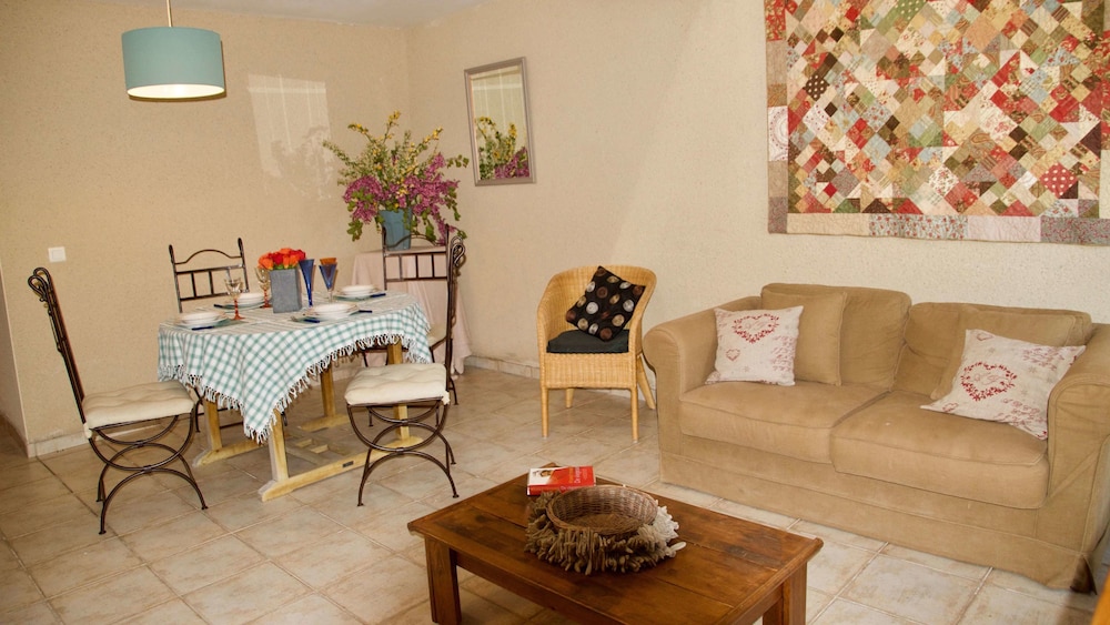 Classic Cottage, 2 Bedrooms, Courtyard View, Garden Area (Les Laurieres ) photo 2