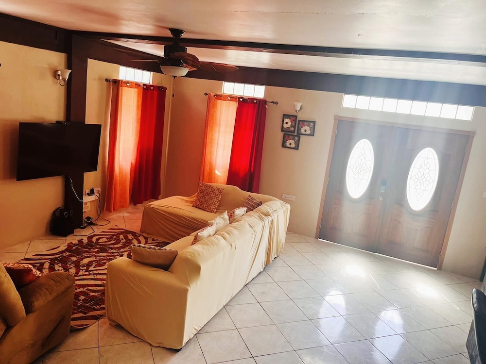 Luxury House photo 1