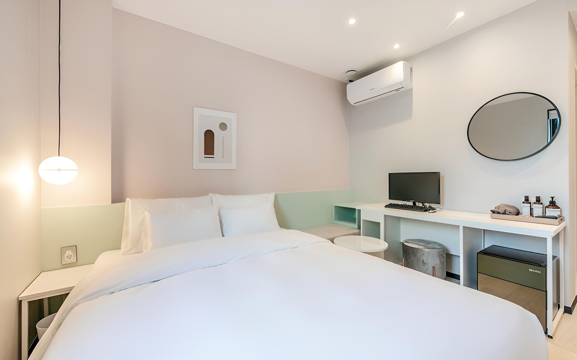 Room (Premium (Non-smoking)(OTT)) - Photo 15
