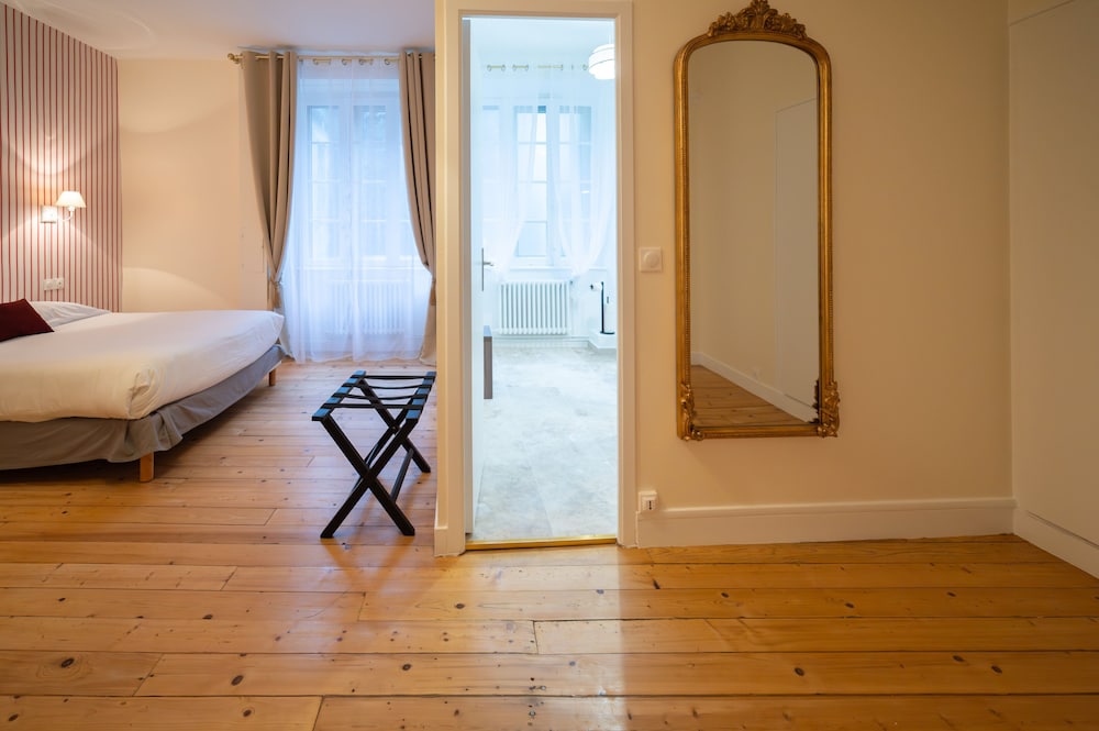Premium Room - Photo 9