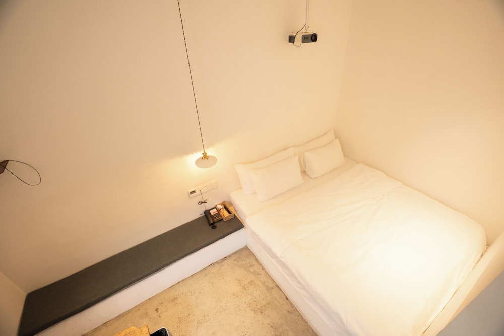 Basic Double Room, 1 King Bed, City View