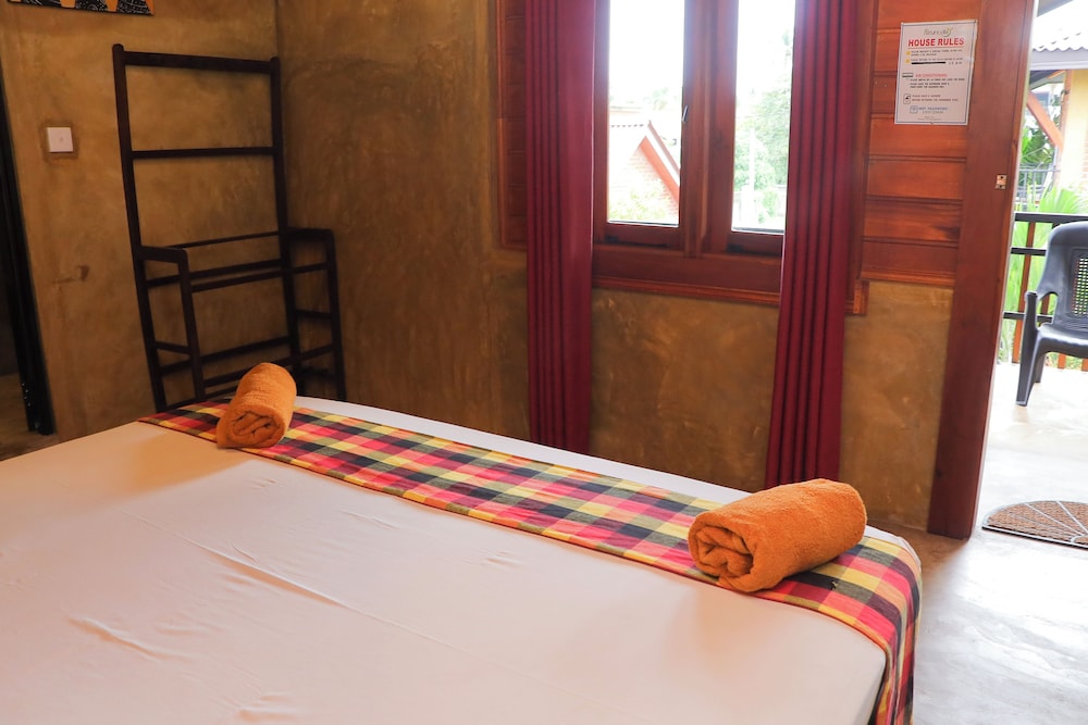 Deluxe King Room - Photo 8