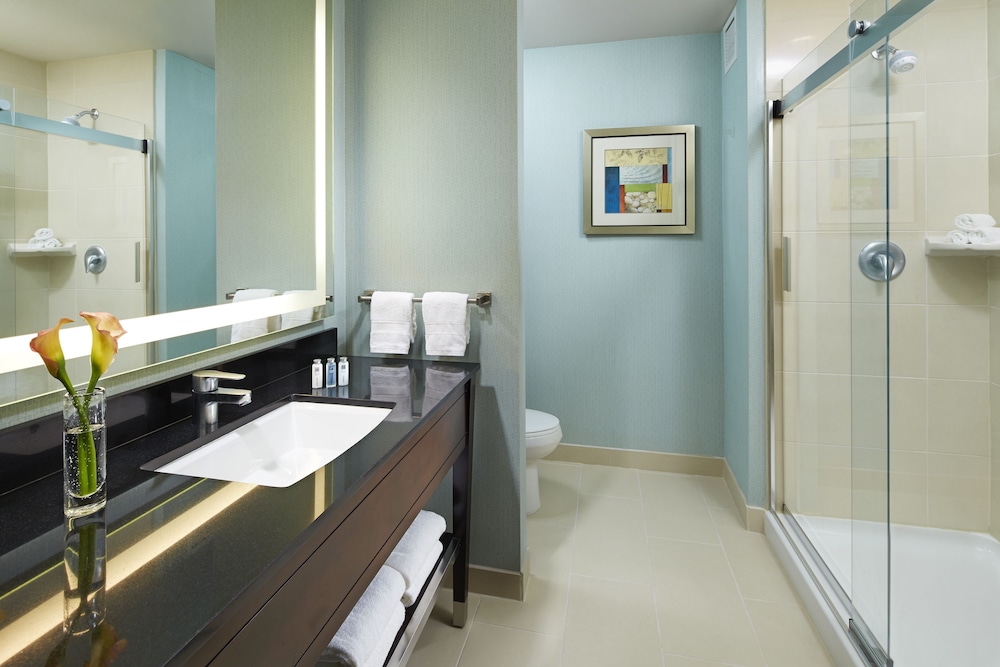 Room, 2 Queen Beds, Refrigerator - Photo 4