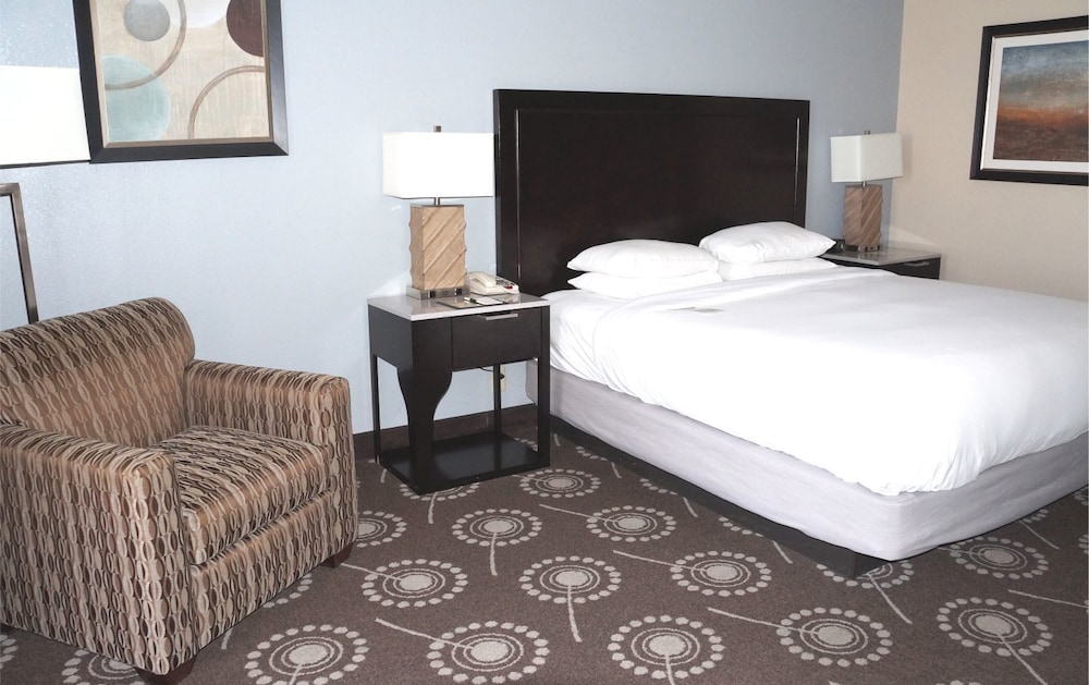 Room, 1 King Bed - Photo 3