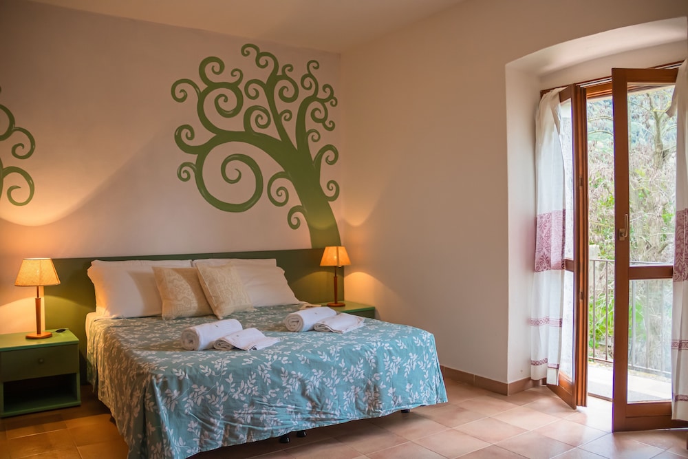 Basic Double or Twin Room, Garden View photo 2