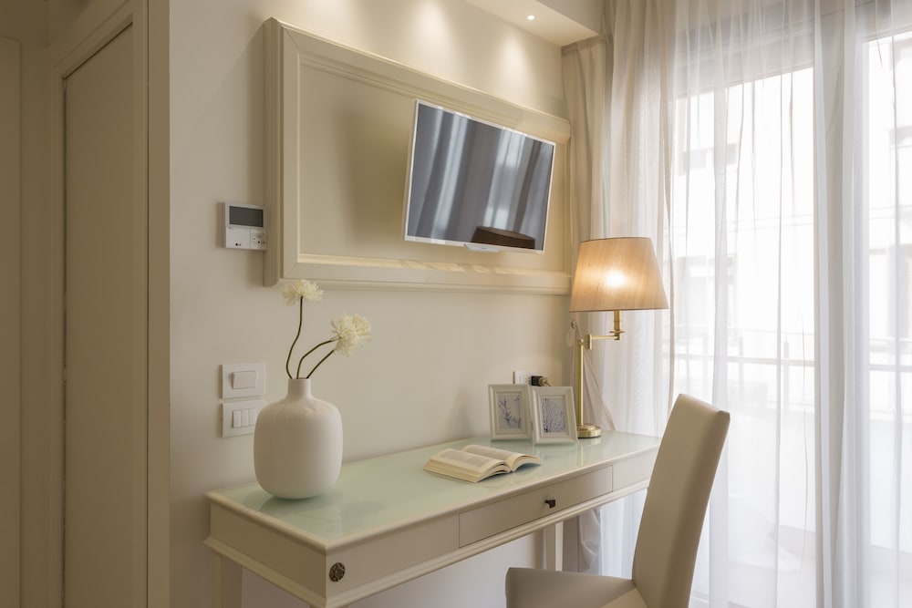 Superior Room, Multiple Beds, City View photo 2