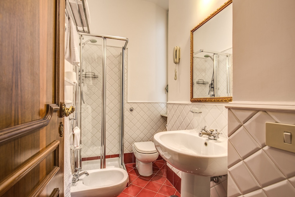 Double Room Single Use thumbnail 6