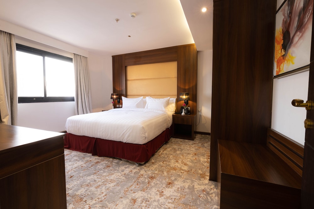 Junior Studio Suite, 1 King Bed photo 2