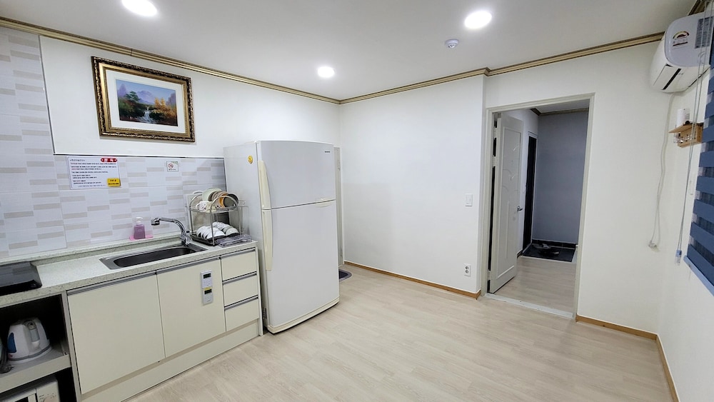 Family Room, 2 Bedrooms (Ondol (Two Rooms)) photo 2