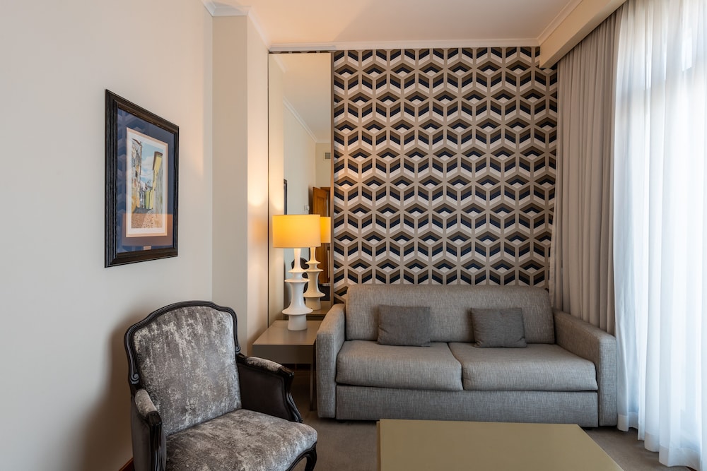 Suite - Photo 4