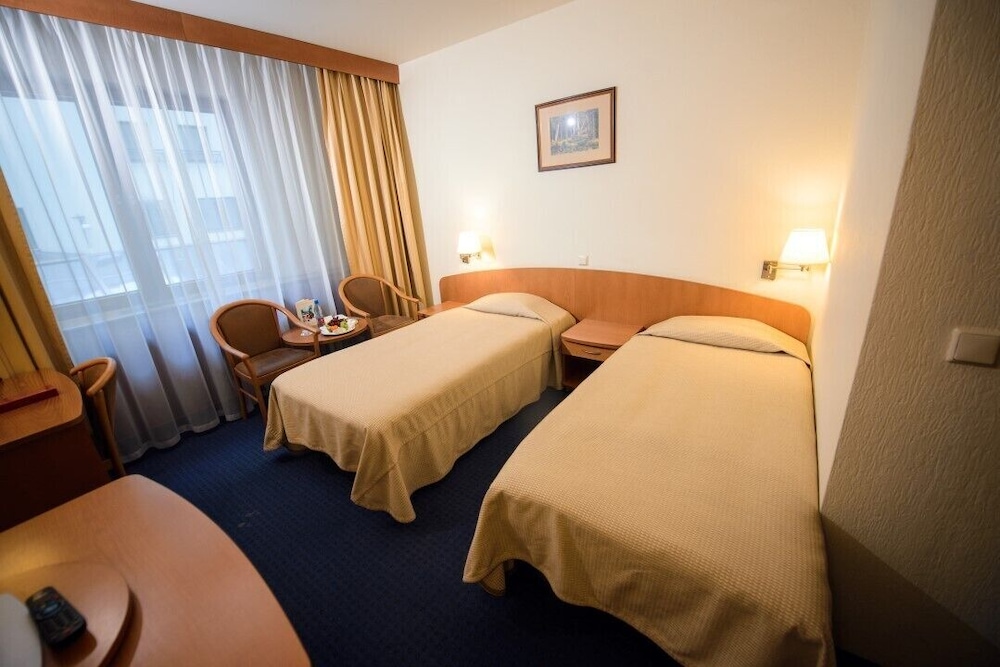 Basic Double or Twin Room photo 2