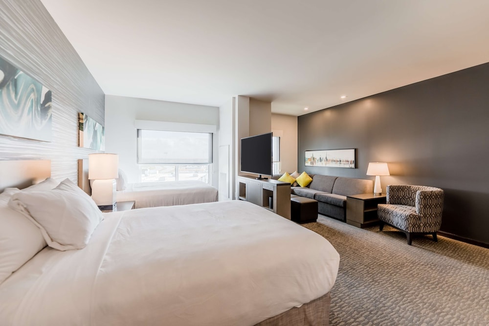 Studio, Kitchen (2 Queen Beds with Sofa Bed)
