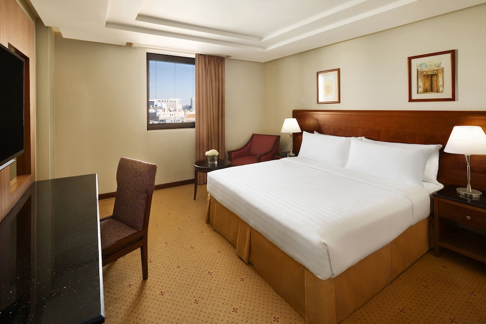 Standard Room, 1 King Bed, Accessible - Photo 4
