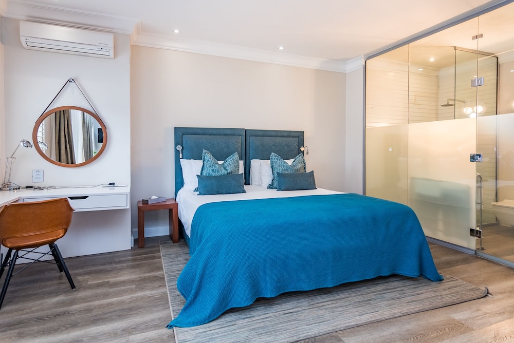 Executive Room, 1 King Bed, Non Smoking, Pool View photo 1