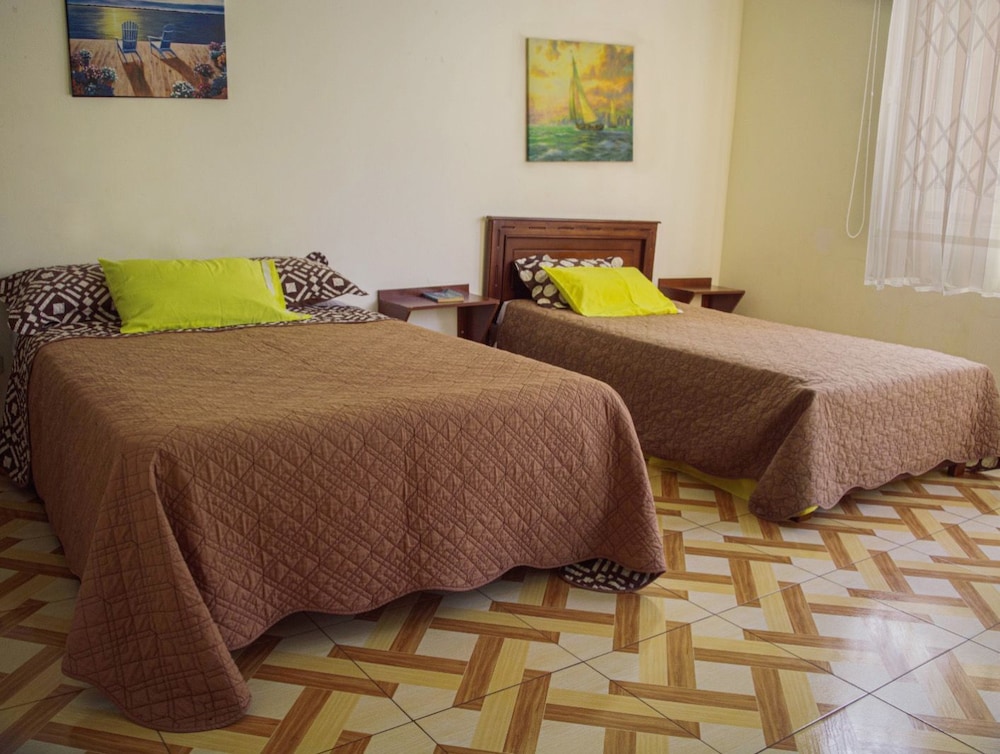 Comfort Room, Multiple Beds
