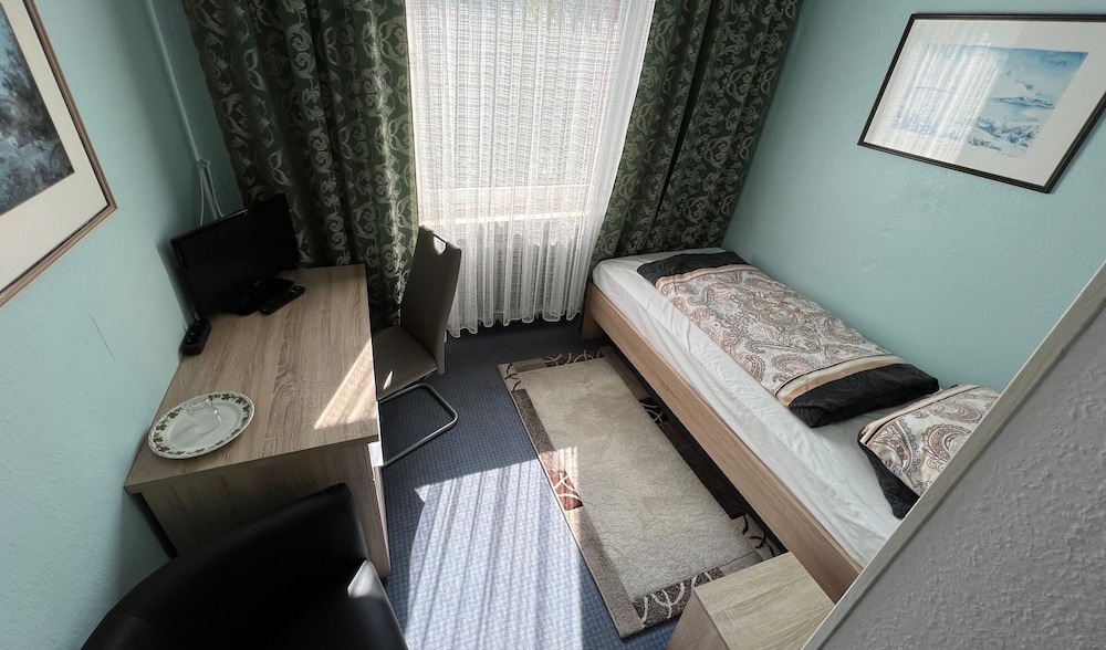 Basic Single Room photo 3